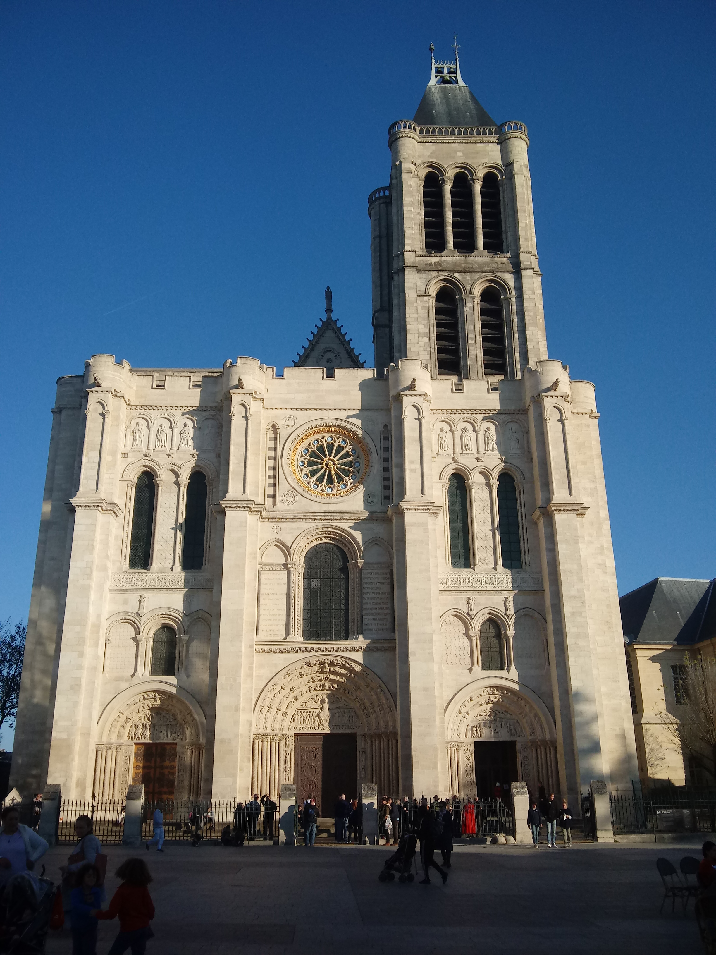 St. Denis: The Amazing Story Of The First Gothic Church – Building ...